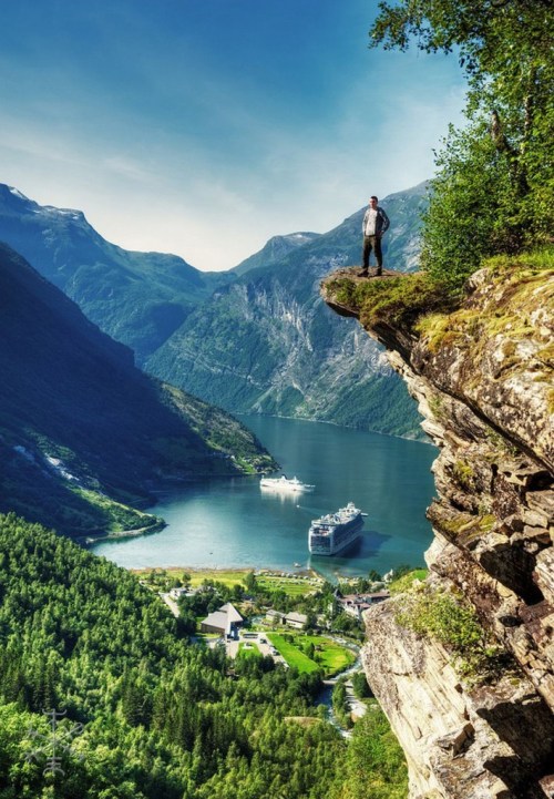 Flydalsjuvet-Norway-710x1024